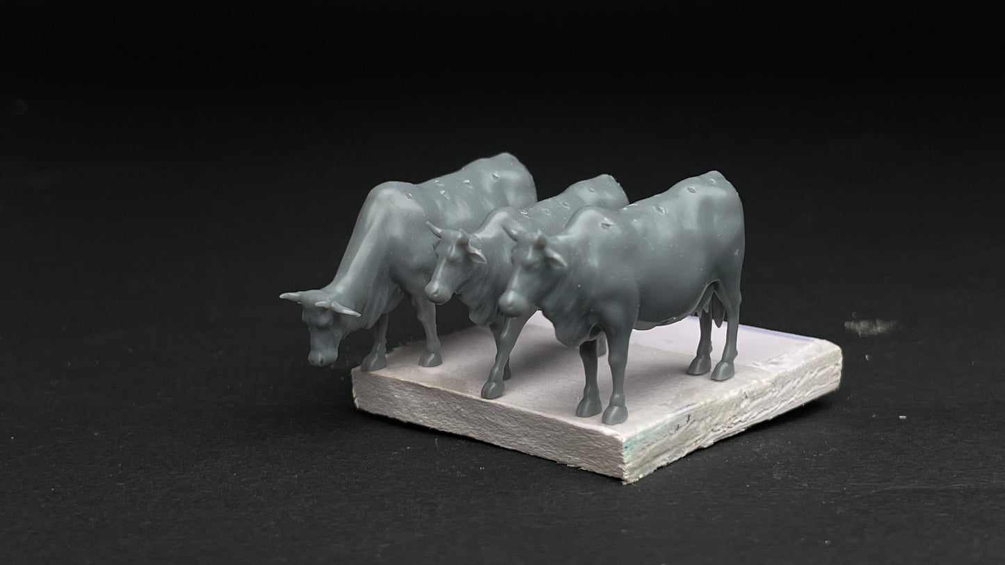 UNPAINTED Figures: Pack Of 3 Cows