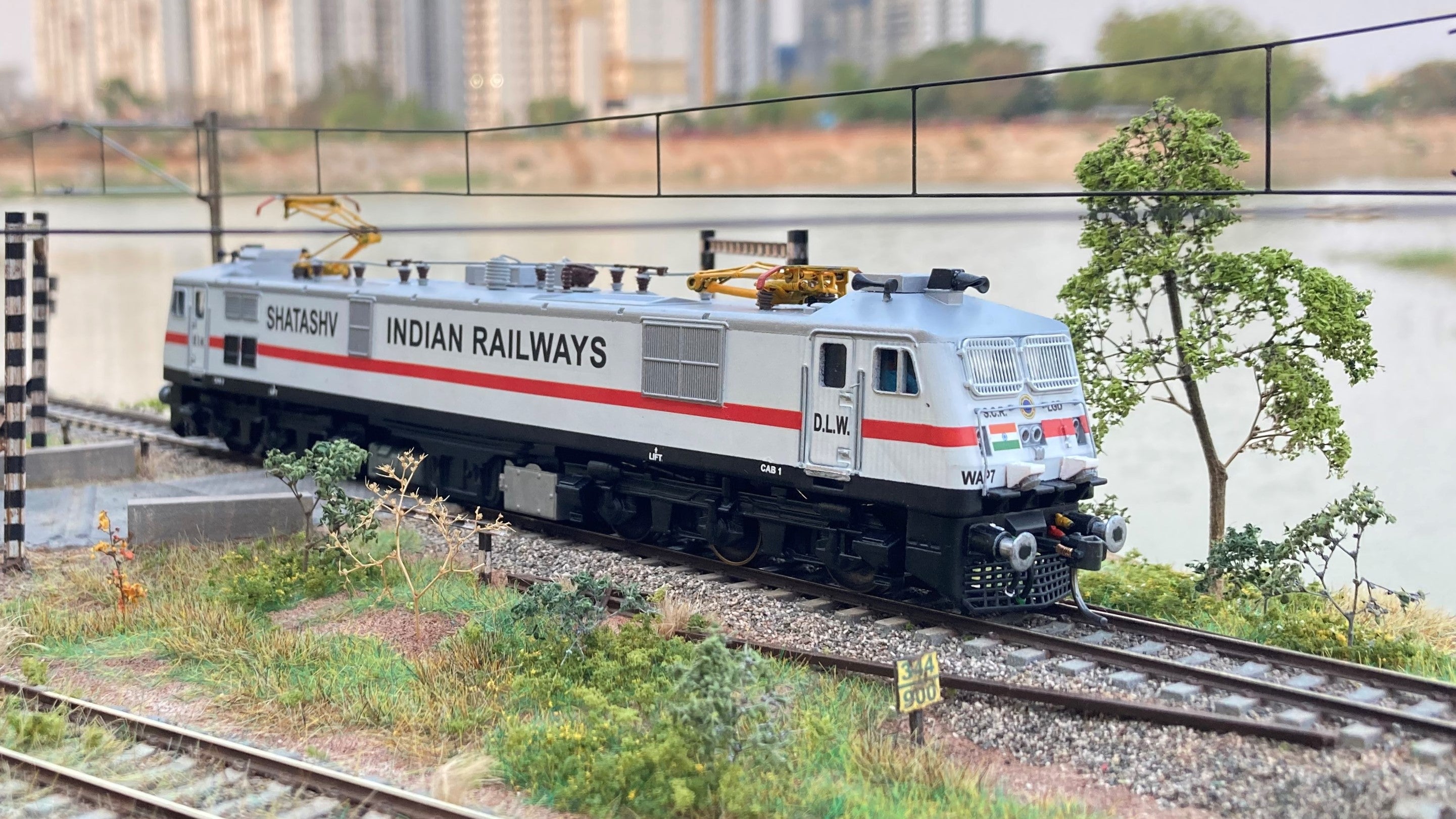 WAP7-WAG9 Motorized Locomotives – Precision Model Works